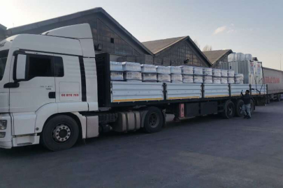 Hatay'a 4 tır, Maraş'a 1 tır içme suyu