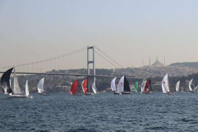 İstanbul Boğazı'nı yelkenler bastı