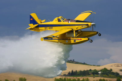 Denizli'deki yangına müdahale eden uçak Muğla’da acil iniş yaptı