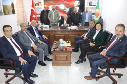 İYİ Parti heyetinin; ticaretin nabzını tutmak, iş dünyasının, tarımın ve üreticilerin sorunlarını yerinde görerek çözüm önerilerini paylaşmak amacıyla gerçekleştirdiği ziyaretler devam ediyor.