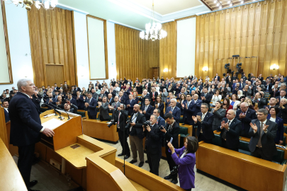 İYİ Parti Genel Başkanı Dervişoğlu, Meclis'te yaşanan Turhan Çömez-Pervin Buldan gerginliği üzerinden sert mesajlar verdi.