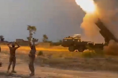 Suriye’ye füze saldırısı! Bir bina yerle bir oldu