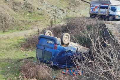 Bilecik Pazaryeri'nde araç köprüden düştü!