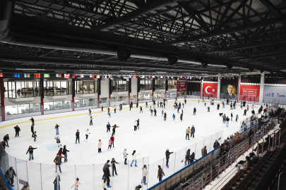 YARIYIL TATİLİNİN UĞRAK NOKTASI BELPA BUZ PATENİ TESİSİ