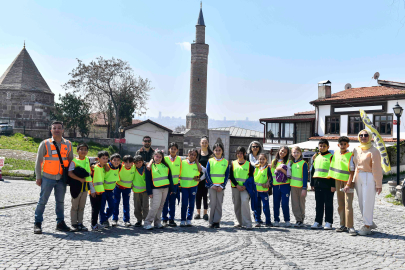 ÇOCUKLAR BAŞKENT’İN TARİHİNİ YERİNDE ÖĞRENİYOR