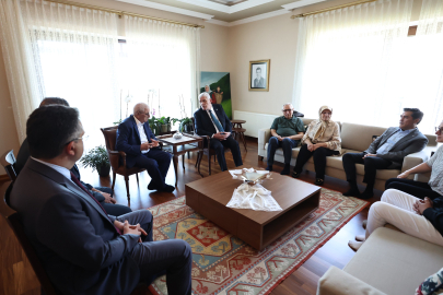 Lübnan ile İsrail arasındaki gerilim tırmanıyor. Hizbullah, İsrail’e 16 füze fırlattı. Füzelerden biri İsrail’de bir alışveriş merkezini vurdu.