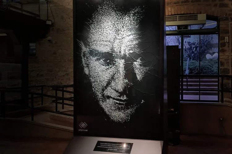 Cam Atatürk portresi Rahmi M. Koç Müzesi'nde sergileniyor