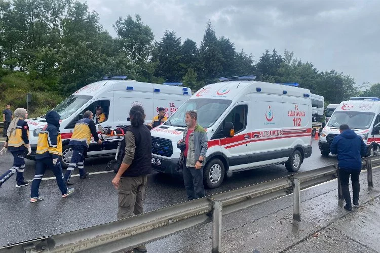 Düzce Anadolu Otoyolu'nda zincirleme kaza: 4 yaralı