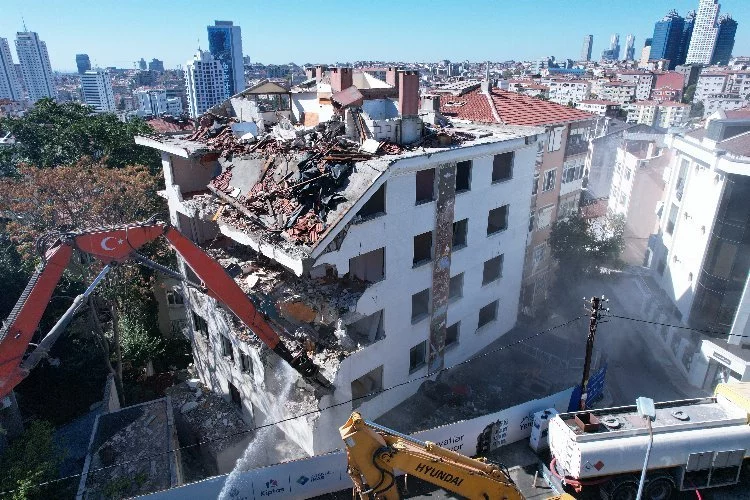 İstanbul'da riski binalar yıkılıyor