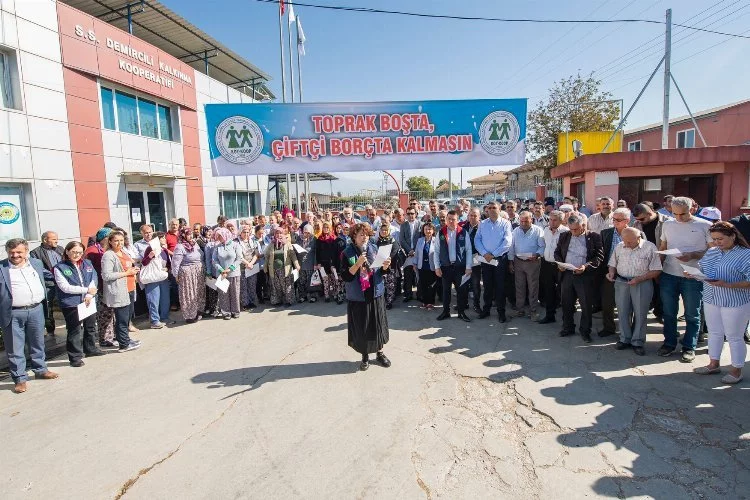 İzmir Köykoop'lu süt üreticilerinden Ankara’ya çağrı