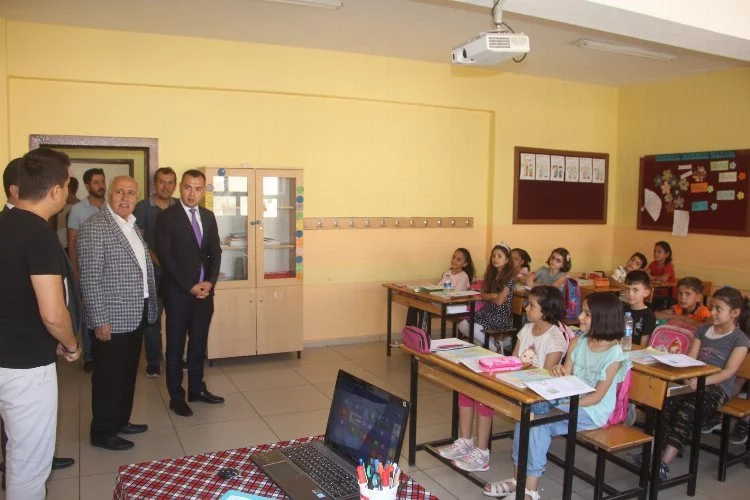 Mardin Yeşilli'de ilçe protokolünden eğitim öğretime yeni dönem ziyareti