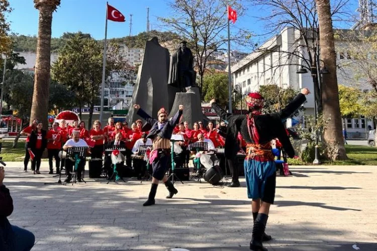 Meşk-i Huzur'dan Mudanya'da zeybekli konser