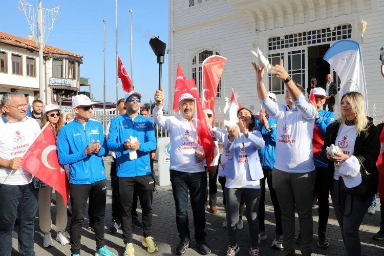 Mudanya'dan Ankara'ya 8 günlük meşaleli yürüyüş başladı