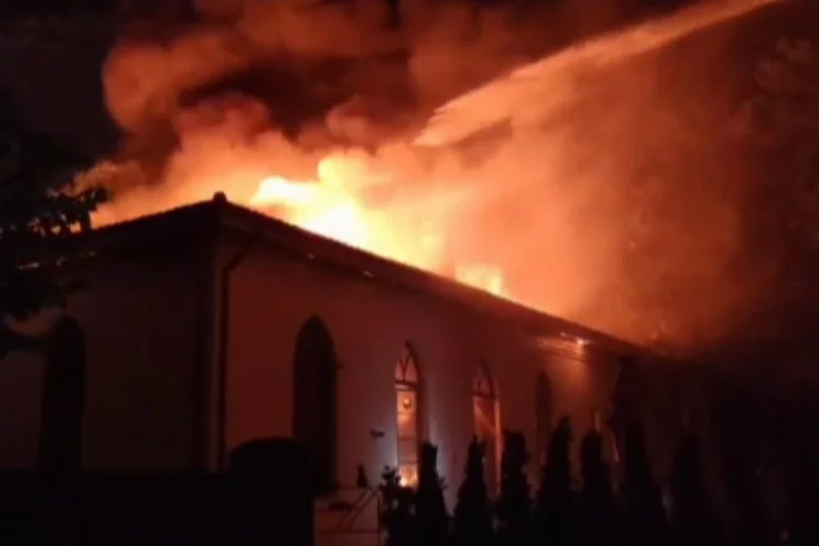 Topkapı Sarayı'nda yangın... Ağır hasar meydana geldi