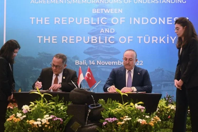 Türkiye ile Endonezya iş birliğine 5 imza